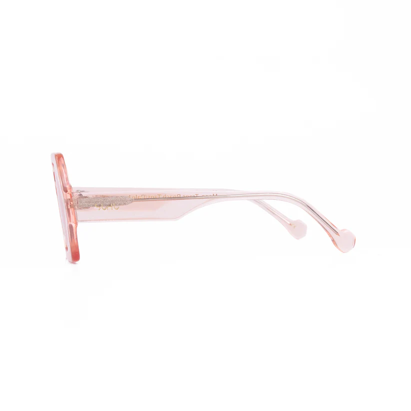 left_884574d3-85fb-4903-a257-56b526d5757a